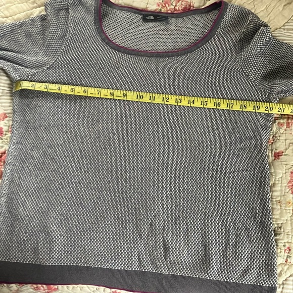 The North Face sweater - Picture 4 of 6